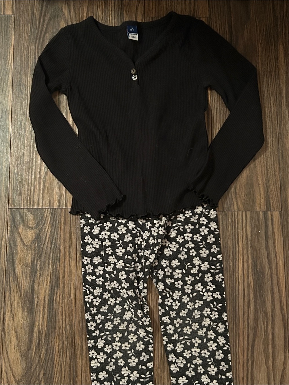 Old Navy Black Ribbed Henley with Black & Gray Floral Leggings
